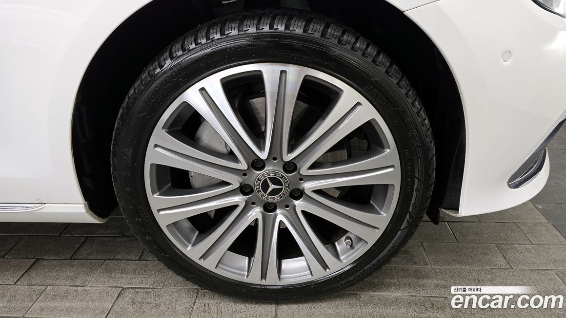 Mercedes-Benz E-Class 2023