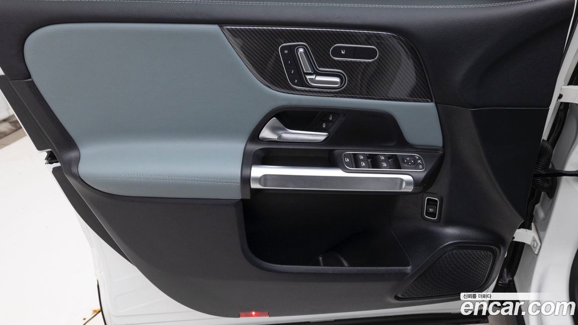 Mercedes-Benz GLB-Class 2025