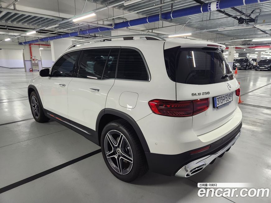 Mercedes-Benz GLB-Class 2025