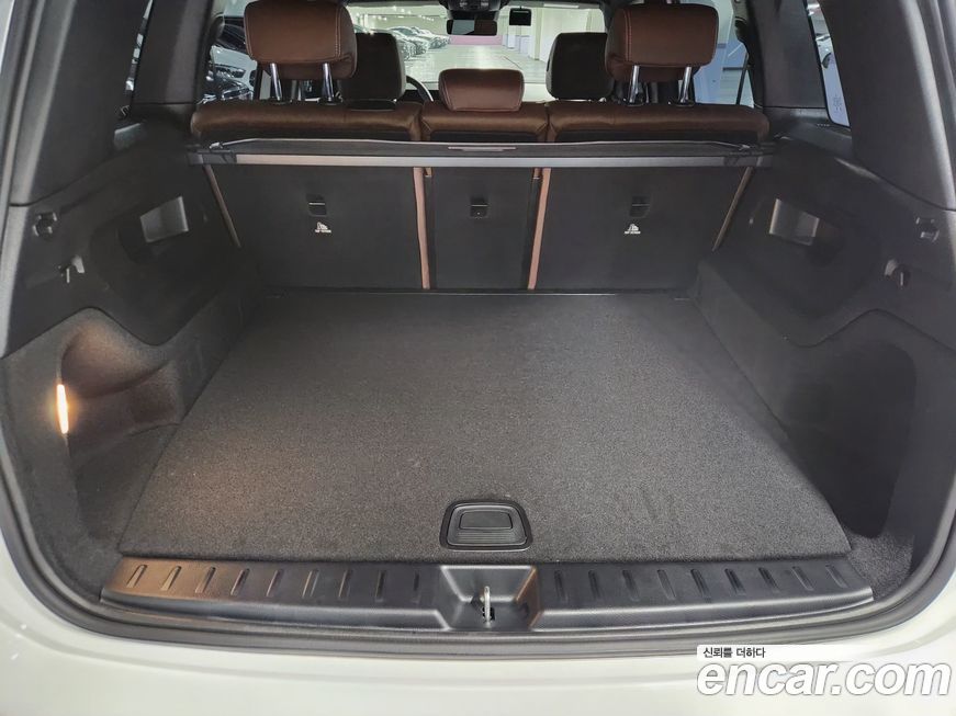 Mercedes-Benz GLB-Class 2025