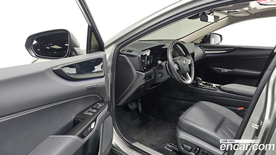 Lexus NX 2025