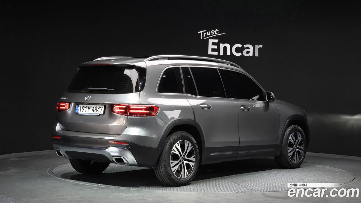 Mercedes-Benz GLB-Class 2024