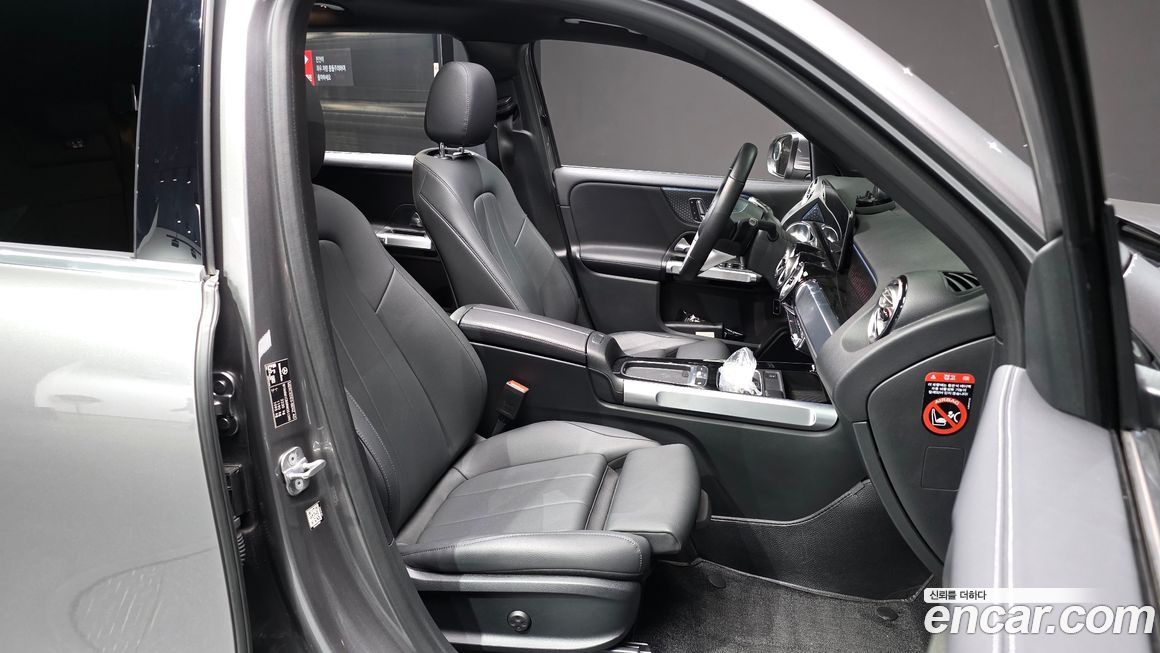 Mercedes-Benz GLB-Class 2024