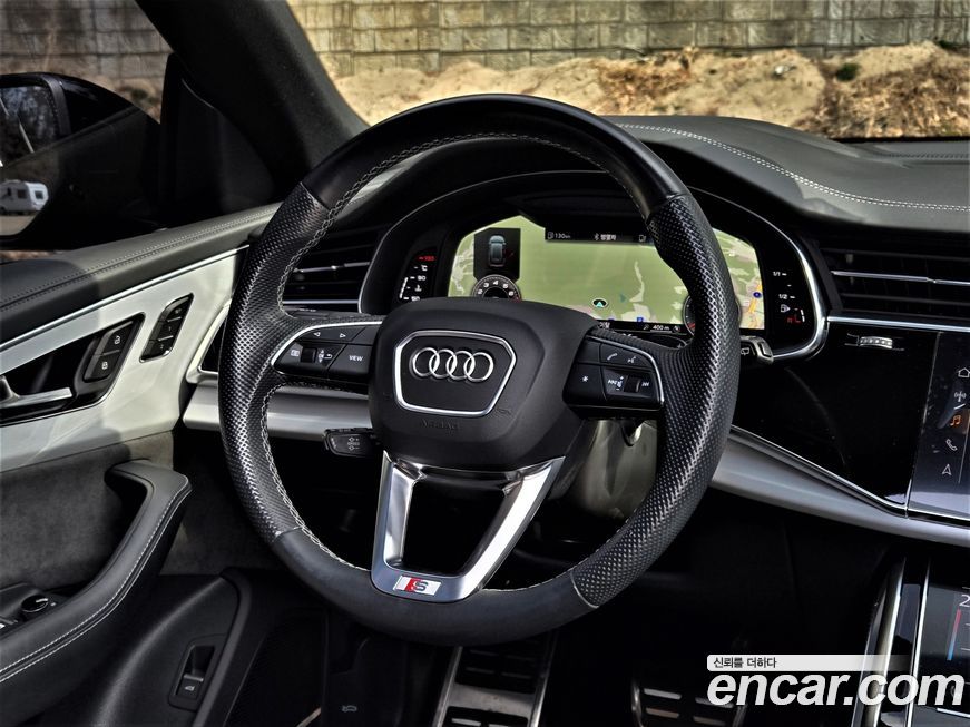 Audi Q8 2021