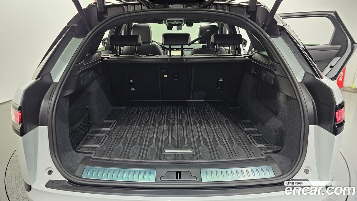 Land Rover Range Rover Velar 2025