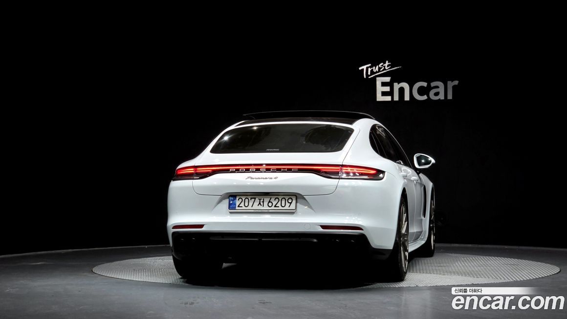 Porsche Panamera 2022