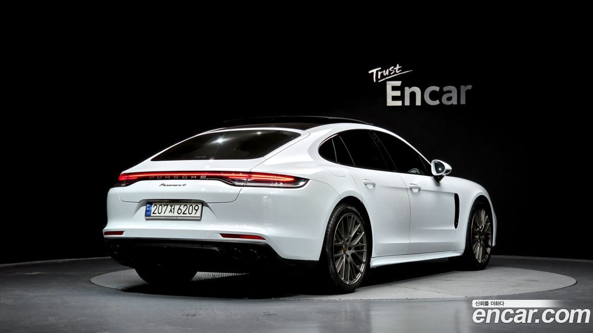 Porsche Panamera 2022