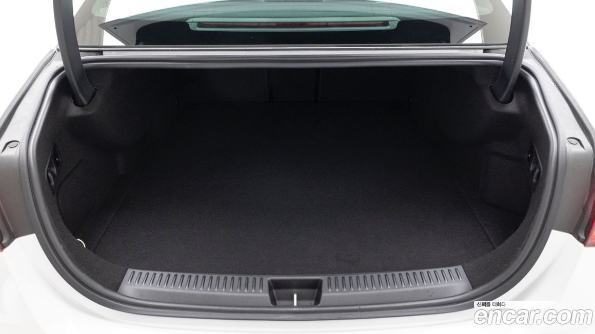 Mercedes-Benz E-Class 2025