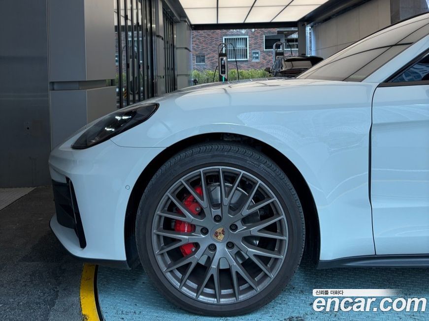 Porsche Panamera 2025