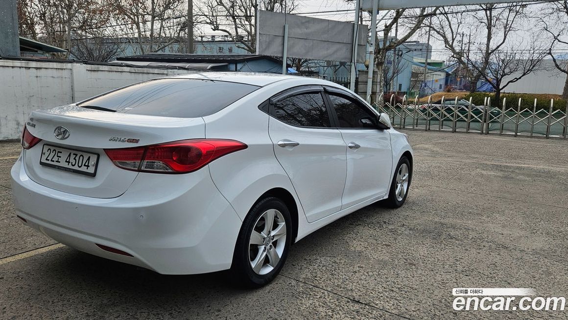 Hyundai AVANTE 2012