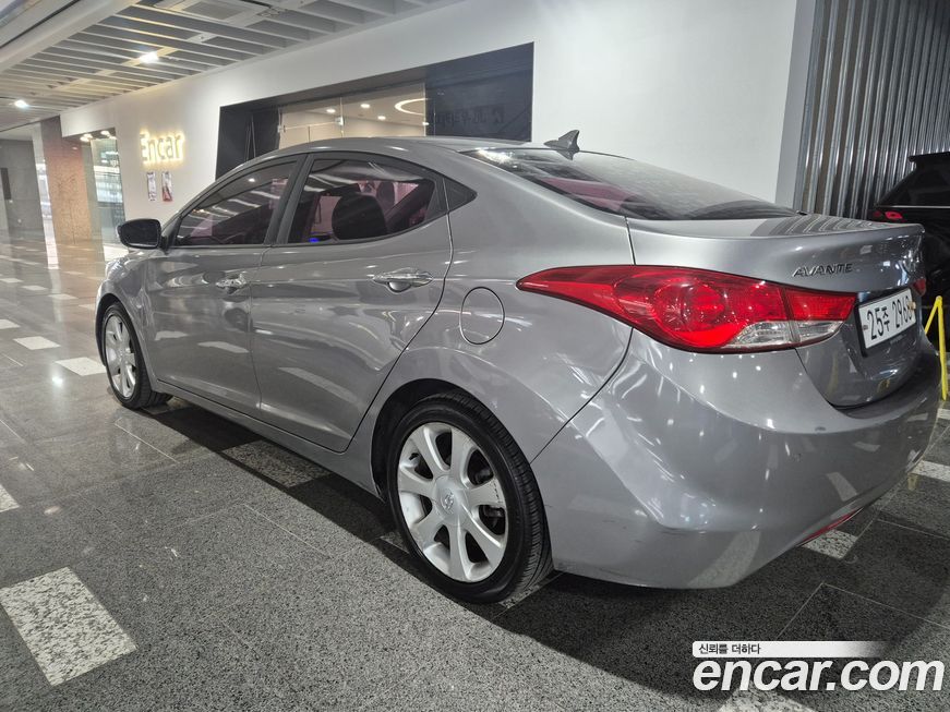 Hyundai AVANTE 2012