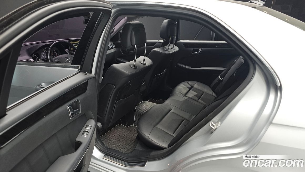 Mercedes-Benz E-Class 2011