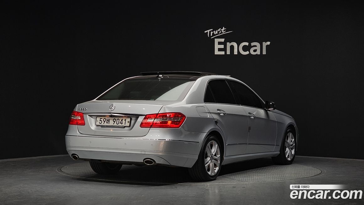 Mercedes-Benz E-Class 2011