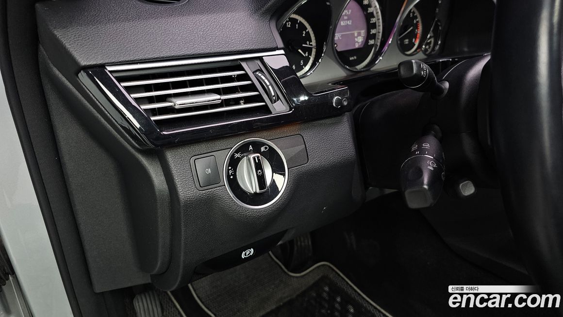 Mercedes-Benz E-Class 2011