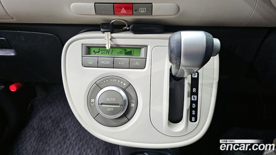 Daihatsu Mira 2011