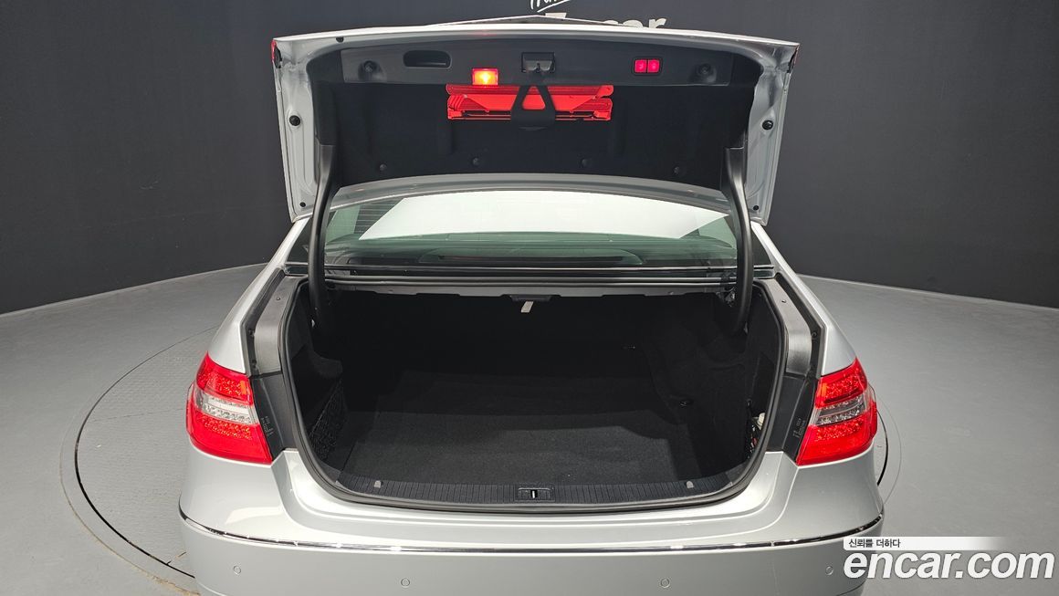 Mercedes-Benz E-Class 2011