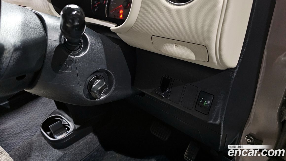 Daihatsu Mira 2011