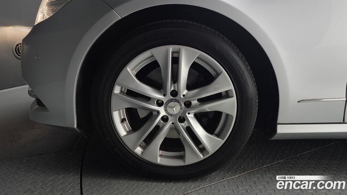 Mercedes-Benz E-Class 2011