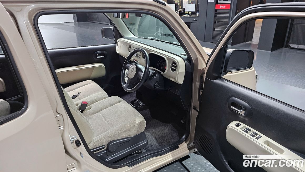 Daihatsu Mira 2011