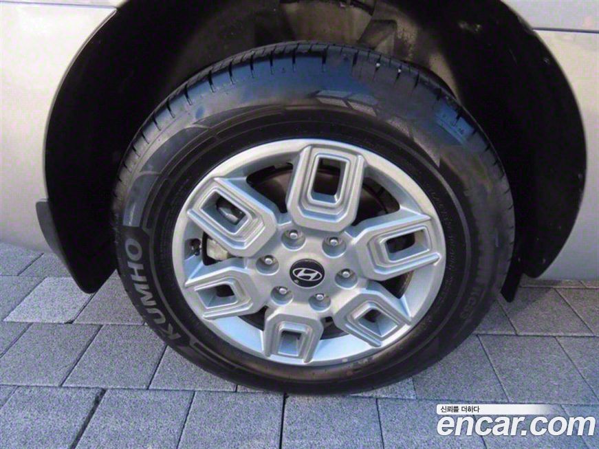 Hyundai Staria 2025