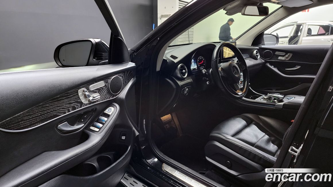 Mercedes-Benz GLC-Class 2019