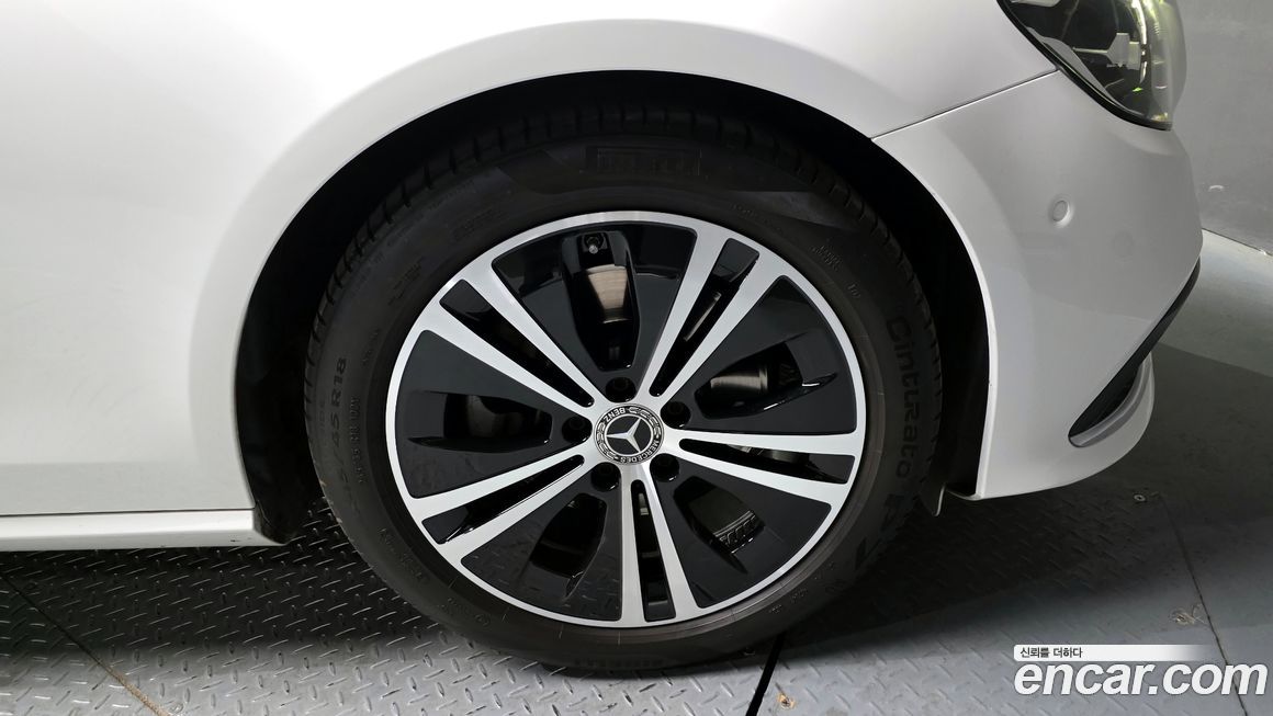 Mercedes-Benz E-Class 2021