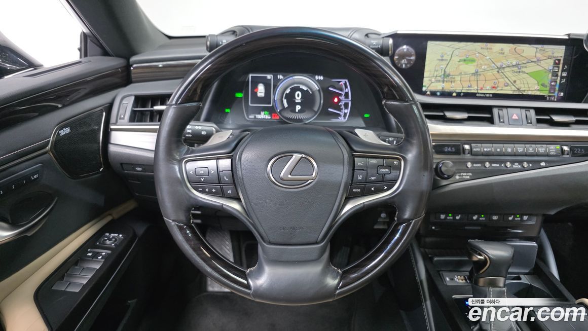 Lexus ES 2019