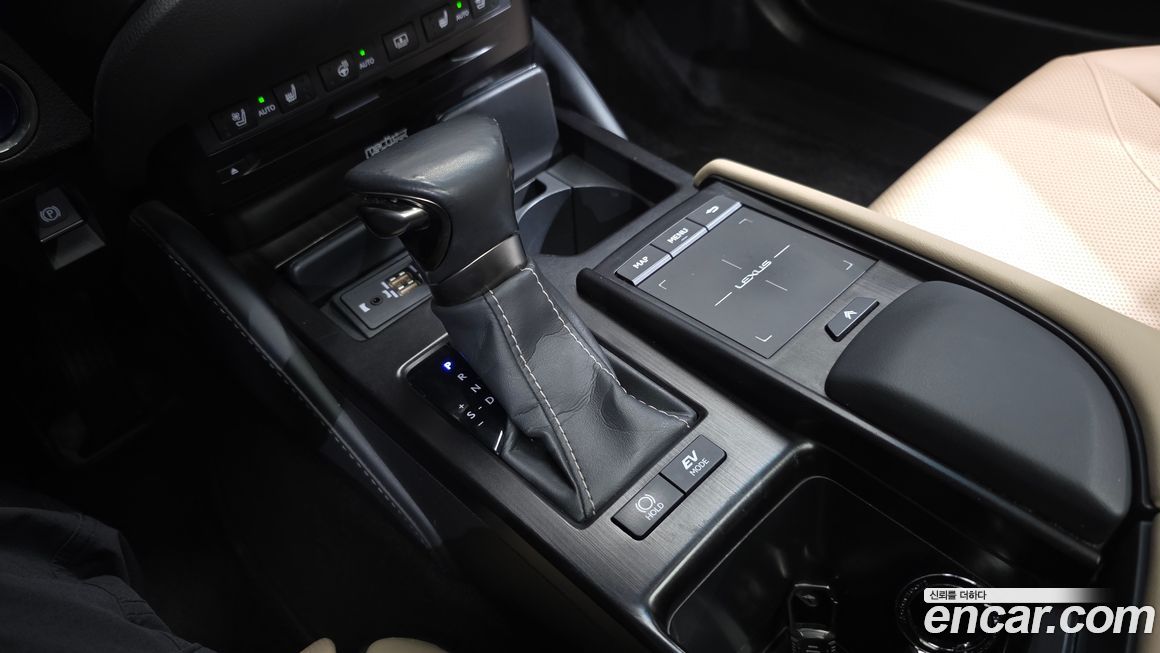Lexus ES 2019