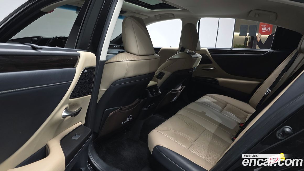 Lexus ES 2019