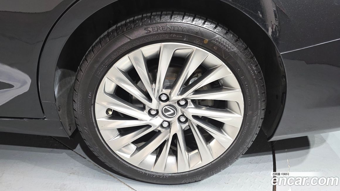 Lexus ES 2019
