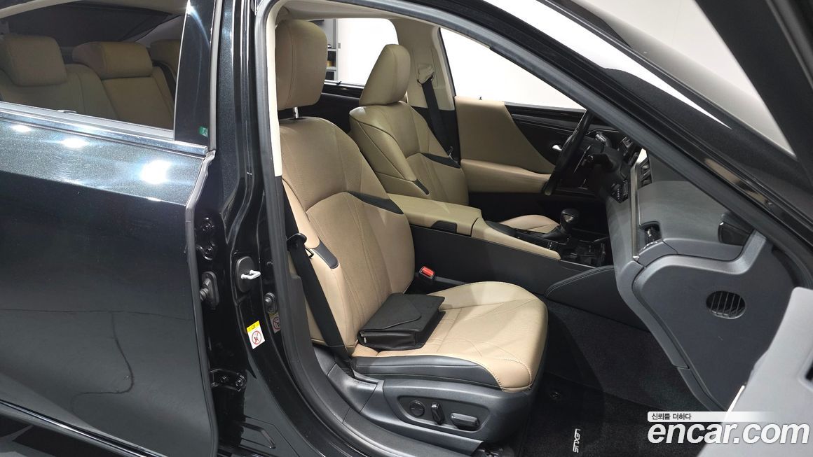 Lexus ES 2019