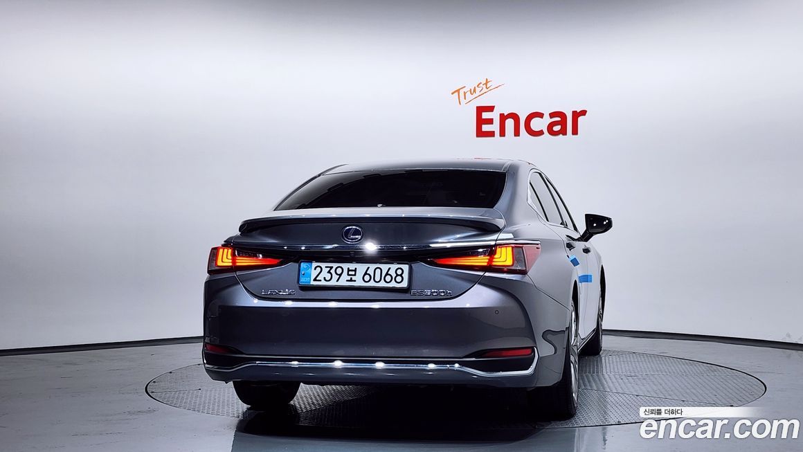 Lexus ES 2019