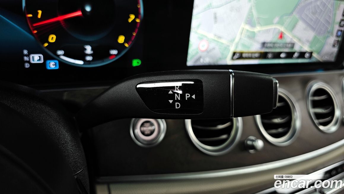 Mercedes-Benz E-Class 2022