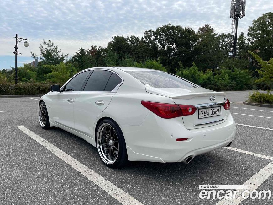 Infiniti Q50 2015
