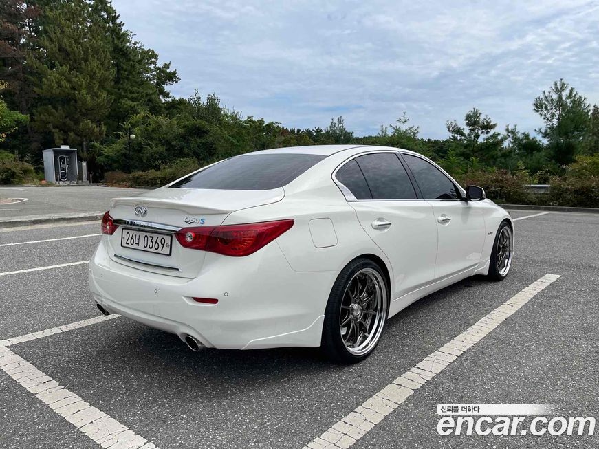 Infiniti Q50 2015