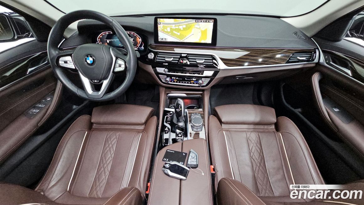 BMW 5-Series 2023