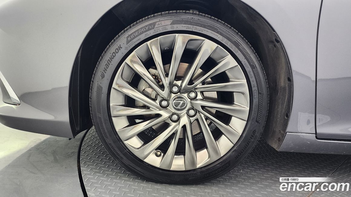 Lexus ES 2019