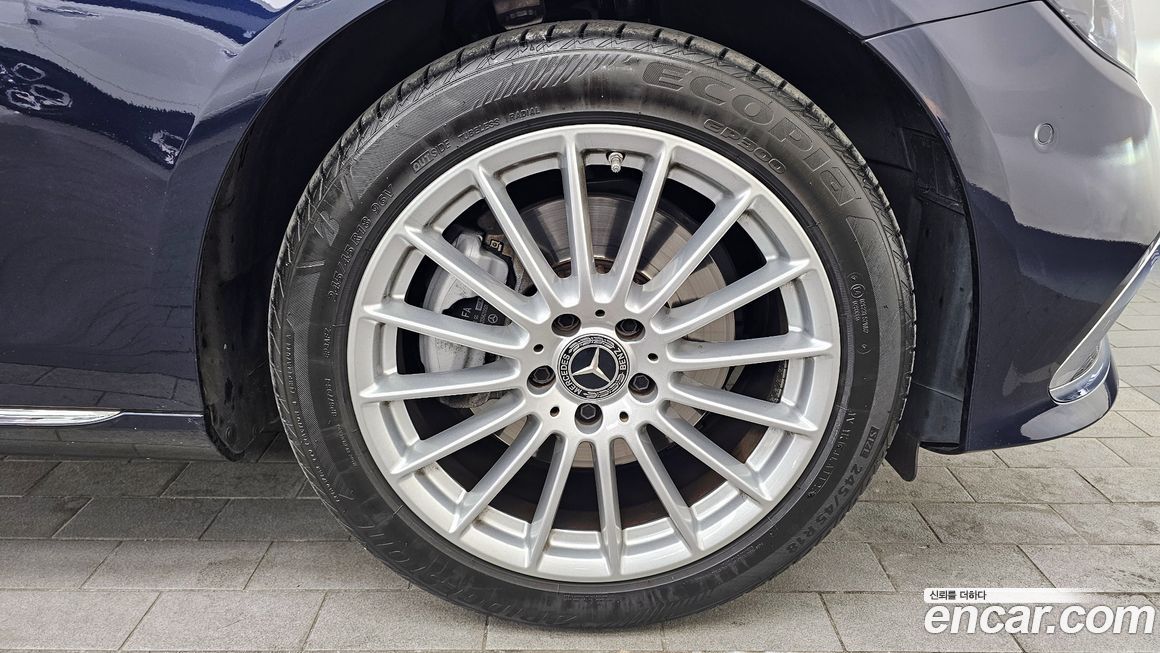 Mercedes-Benz E-Class 2022