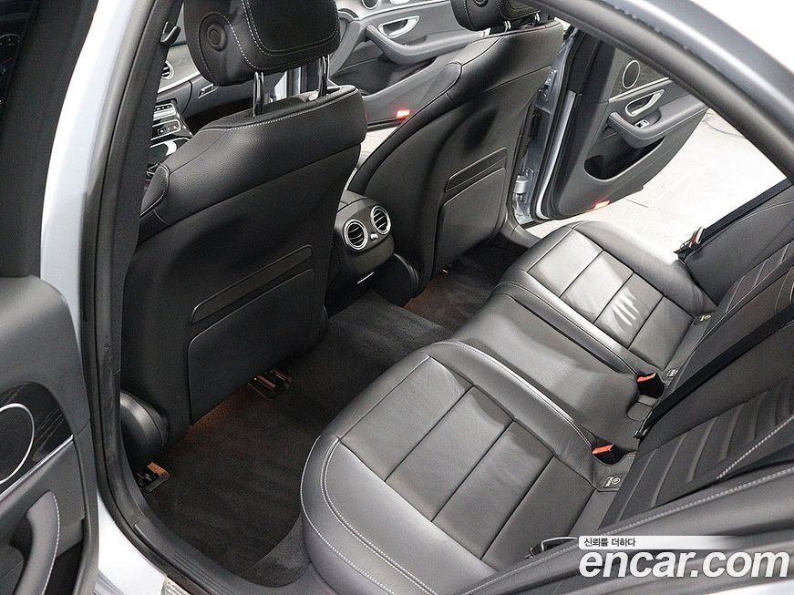 Mercedes-Benz E-Class 2022