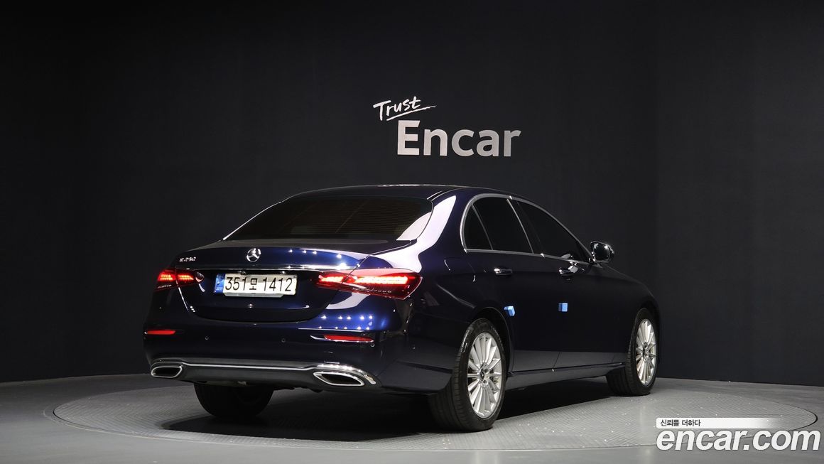 Mercedes-Benz E-Class 2022