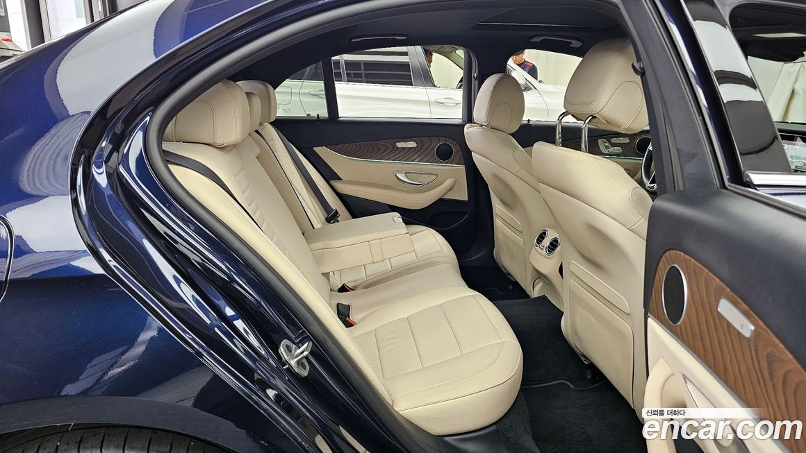 Mercedes-Benz E-Class 2022