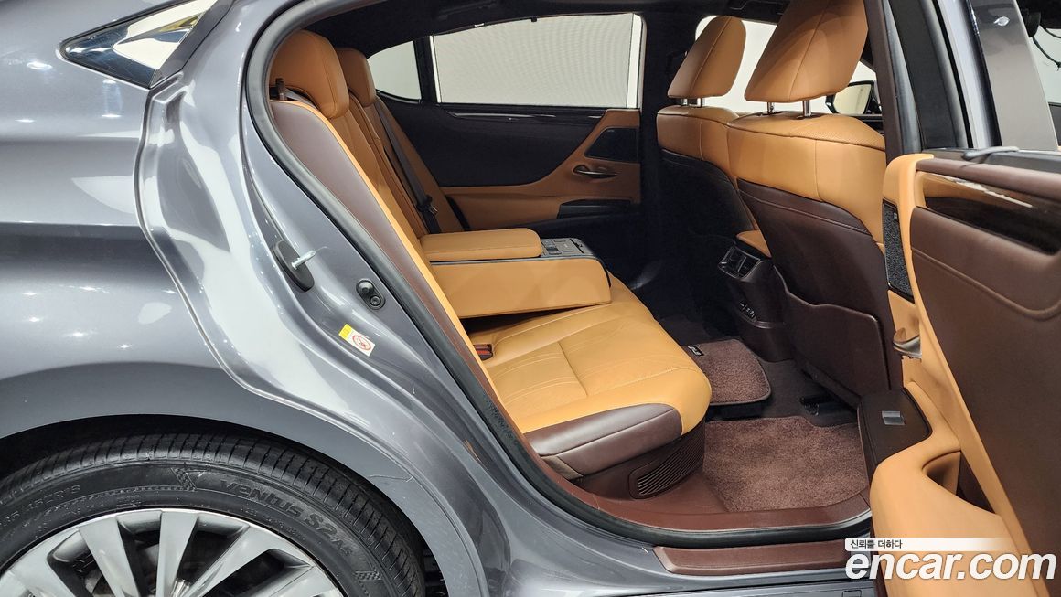 Lexus ES 2019