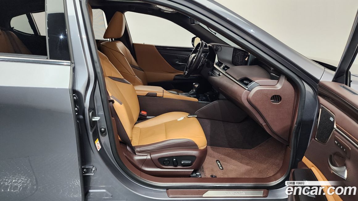 Lexus ES 2019