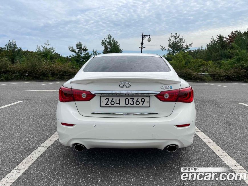 Infiniti Q50 2015