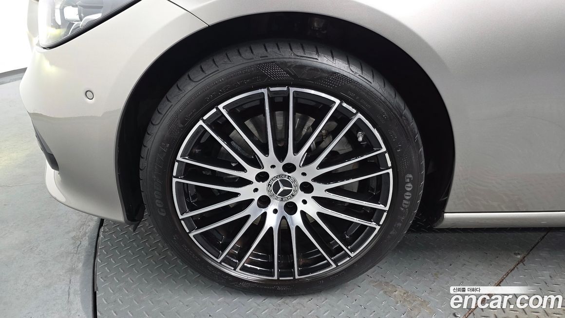 Mercedes-Benz C-Class 2022