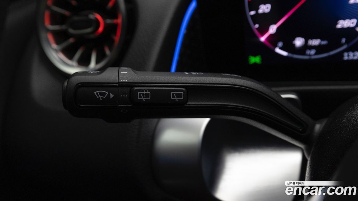 Mercedes-Benz GLB-Class 2025