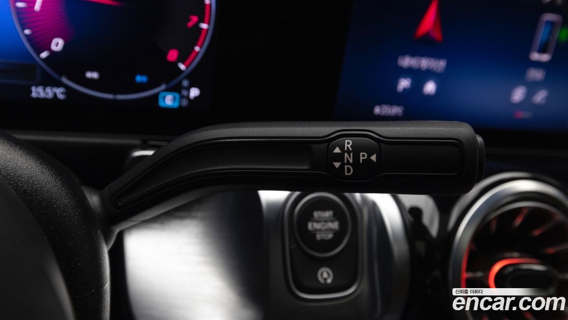 Mercedes-Benz GLB-Class 2025