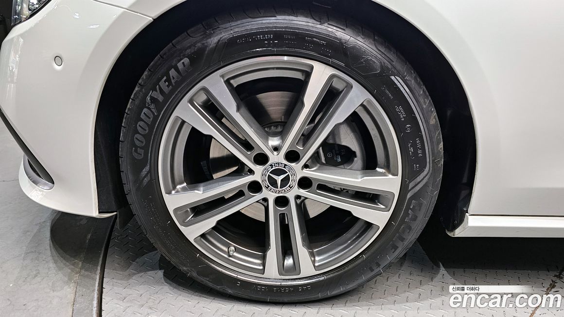 Mercedes-Benz E-Class 2023