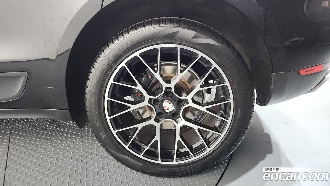 Porsche Macan 2021
