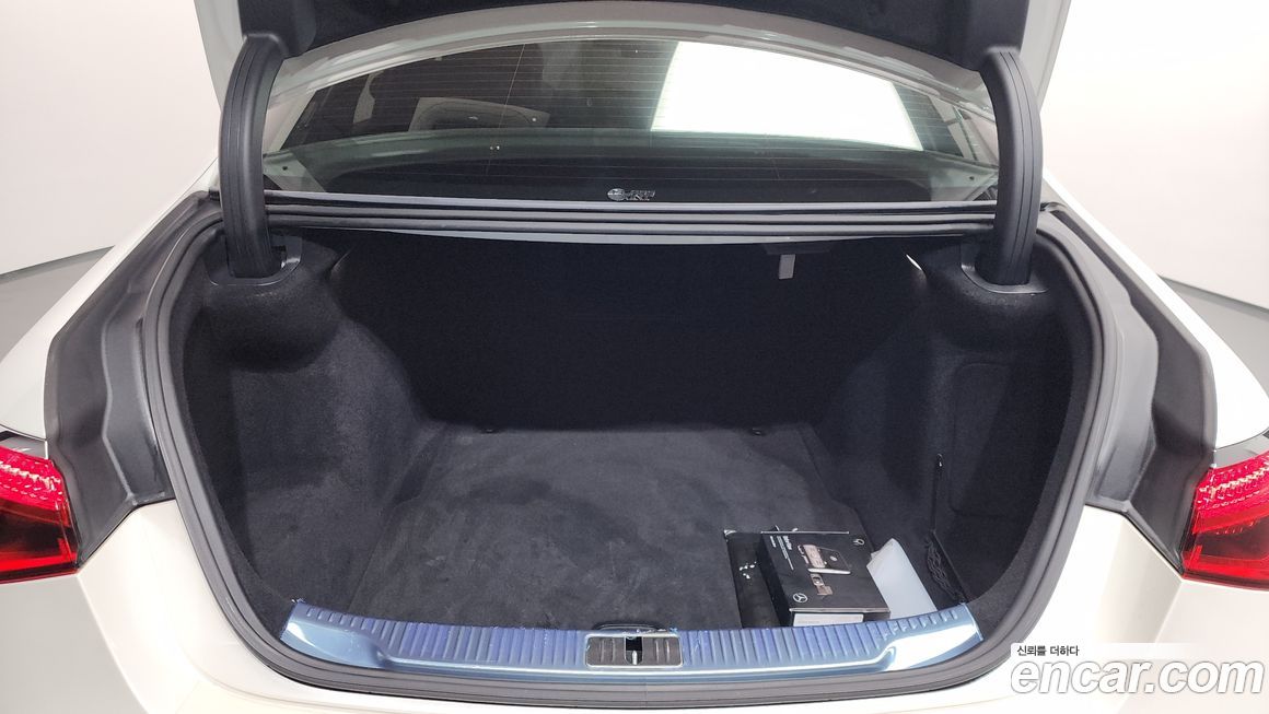 Mercedes-Benz S-Class 2023